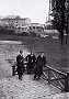 Padova-Ragazzi sulla -maresana- (golena) tra i giardini e il canale Piovego,all'inizio degli anni 30. (Adriano Danieli)